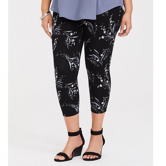 torrid Pants - NWT torrid ponte pull-on pixie pant - black floral